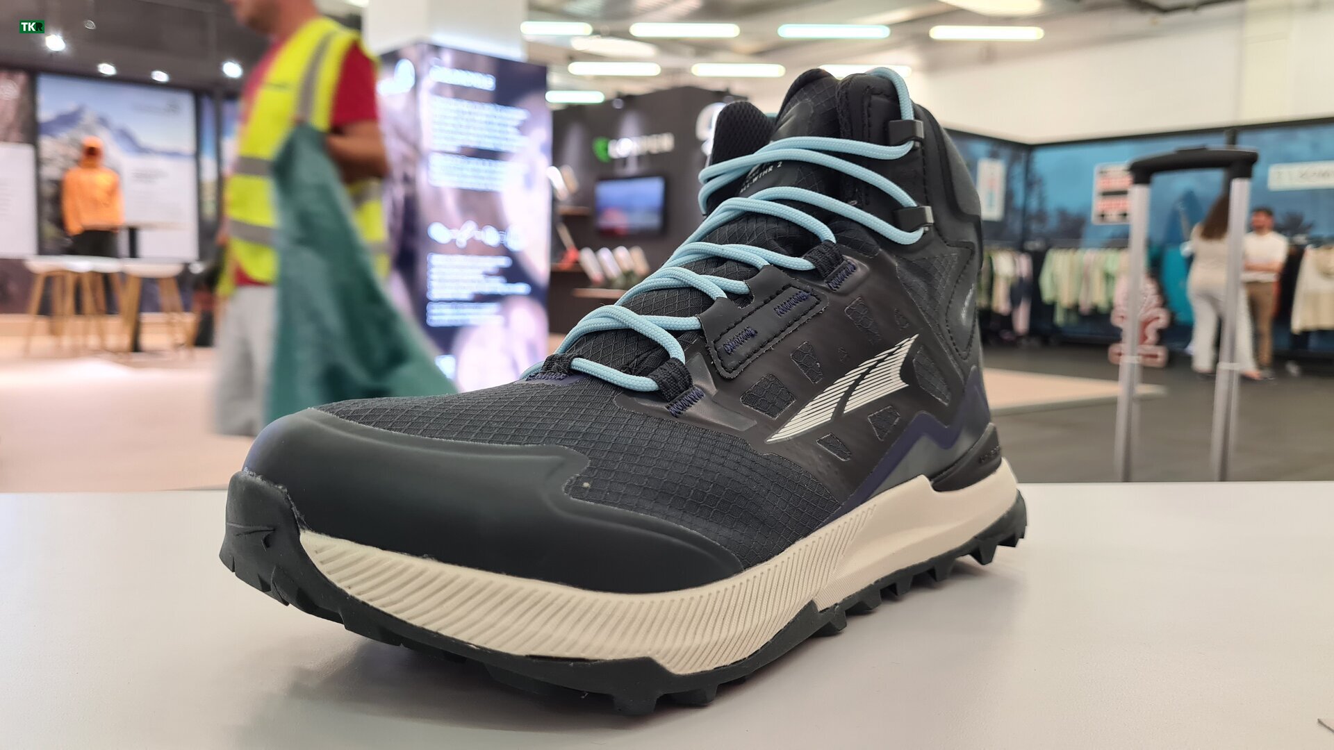 Altra Lone Peak Mid All-WTHR 2 - TREKKINGReview.com