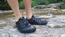 Andar por el rio. Hi-Tec Abyss