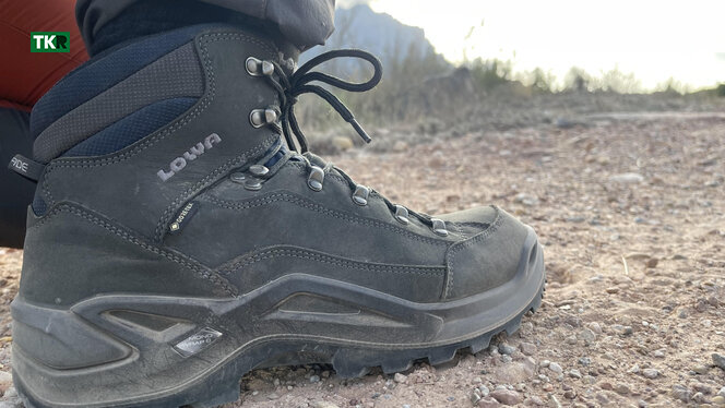 Lowa Renegade Mid - TREKKINGReview.com