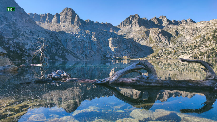 Estany negre al lado del Refugio Josep Maria Blanc