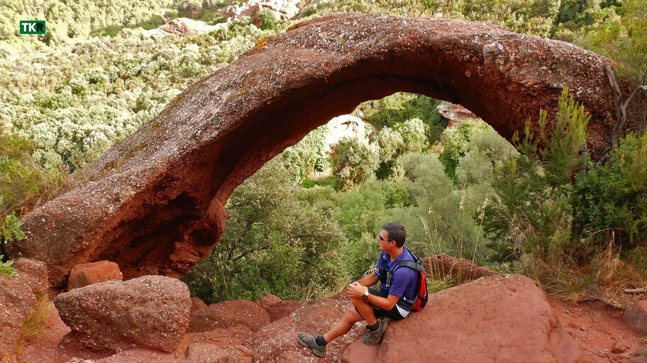 Roca foradada, en el Garraf.